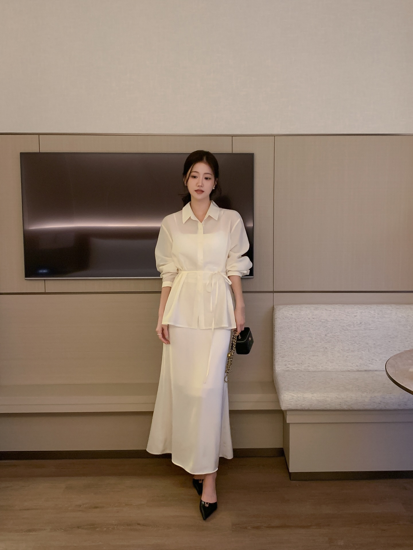 Ch&acirc;n v&aacute;y su&ocirc;ng m&ugrave;a h&egrave; qu&aacute; đẹp, c&oacute; &iacute;t nhất 4 c&ocirc;ng thức để chị em biến h&oacute;a s&agrave;nh điệu mọi l&uacute;c mọi nơi- Ảnh 7.