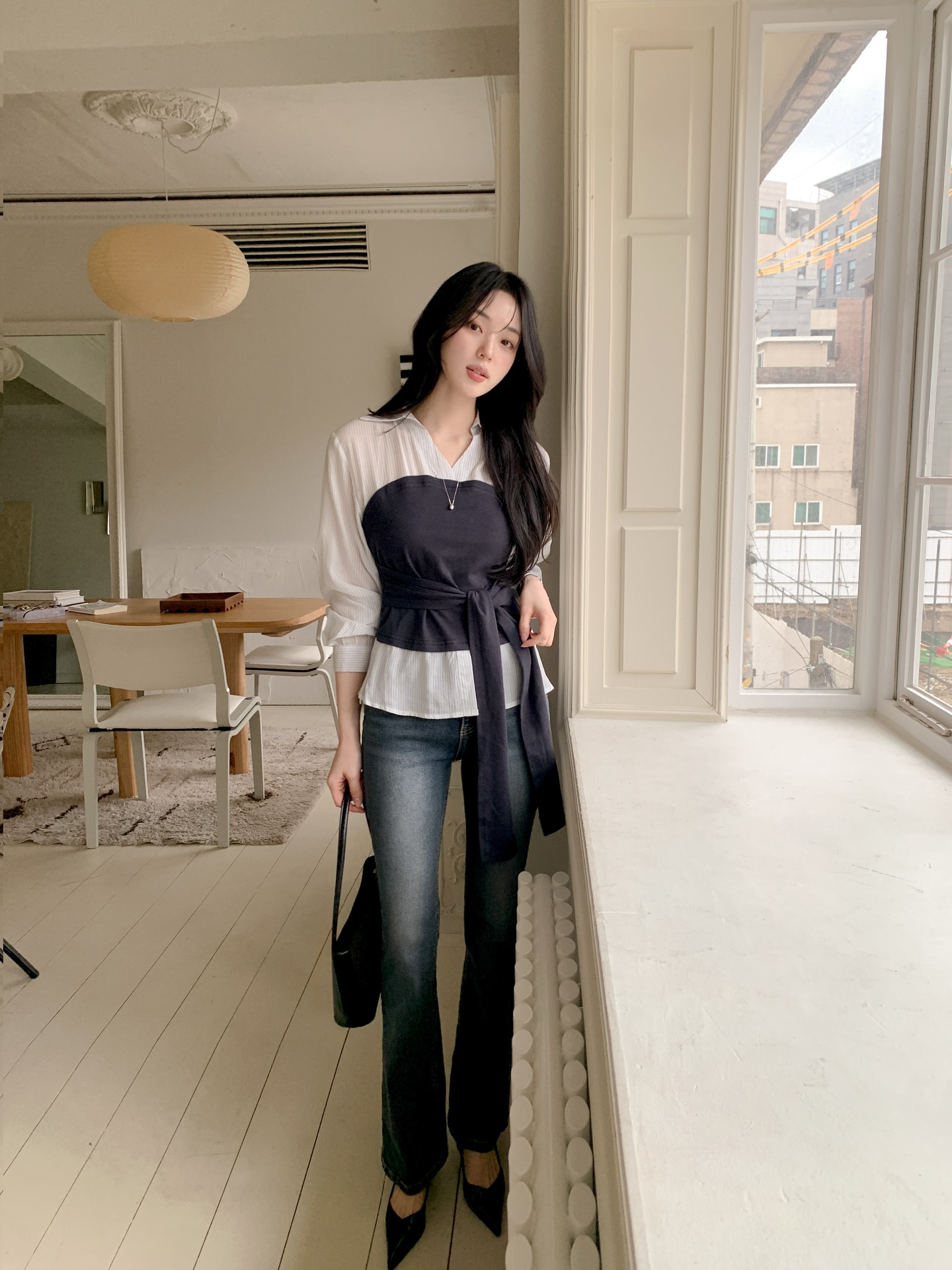 3 kiểu quần jeans cho người có chiều cao khiêm tốn, đi giày cao gót hay không thì chân vẫn dài- Ảnh 4. 3 kiểu quần jeans cho người có chiều cao khiêm tốn, đi giày cao gót hay không thì chân vẫn dài- Ảnh 4.