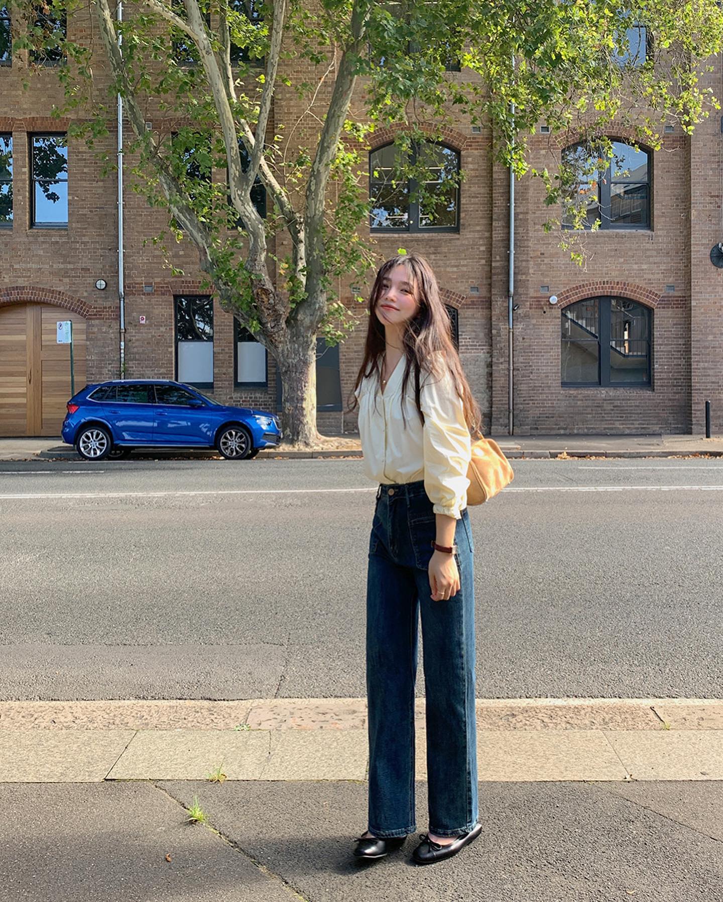 3 kiểu quần jeans cho người có chiều cao khiêm tốn, đi giày cao gót hay không thì chân vẫn dài- Ảnh 1. 3 kiểu quần jeans cho người có chiều cao khiêm tốn, đi giày cao gót hay không thì chân vẫn dài- Ảnh 1.