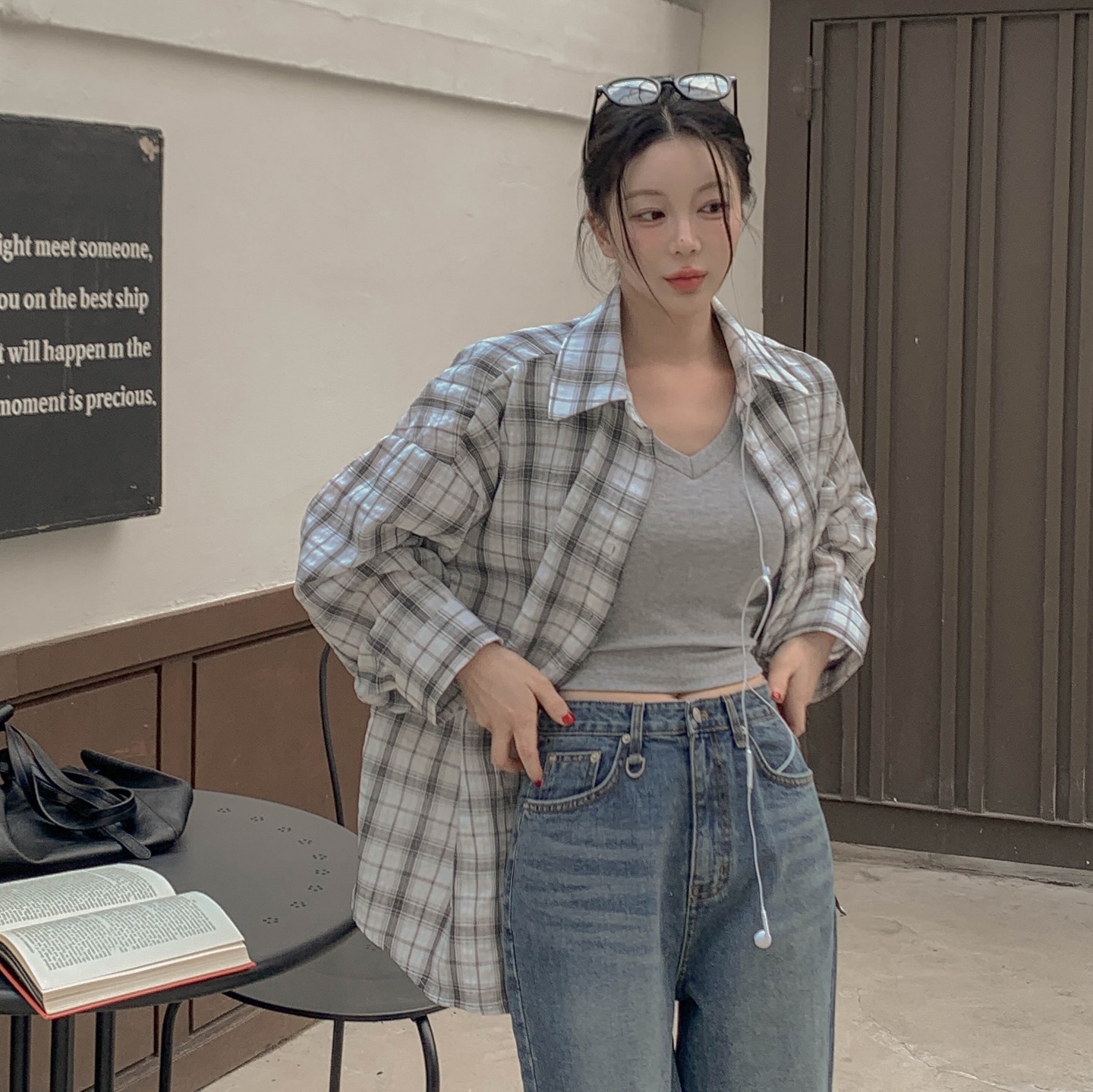 4 mẫu &aacute;o ho&agrave;n hảo để mặc đi du lịch, vừa nhẹ m&aacute;t vừa ăn ảnh- Ảnh 8.