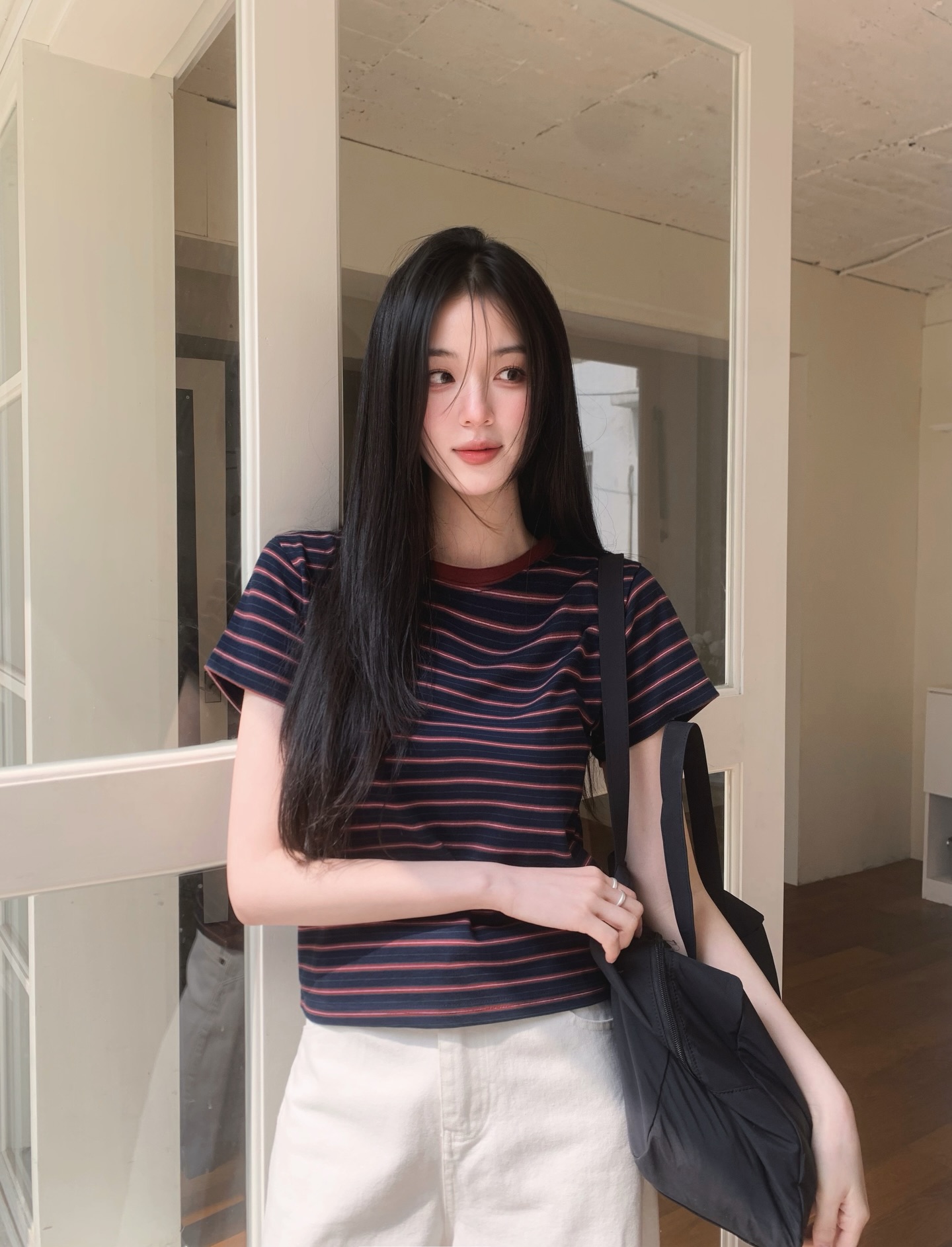 4 mẫu &aacute;o ho&agrave;n hảo để mặc đi du lịch, vừa nhẹ m&aacute;t vừa ăn ảnh- Ảnh 4.