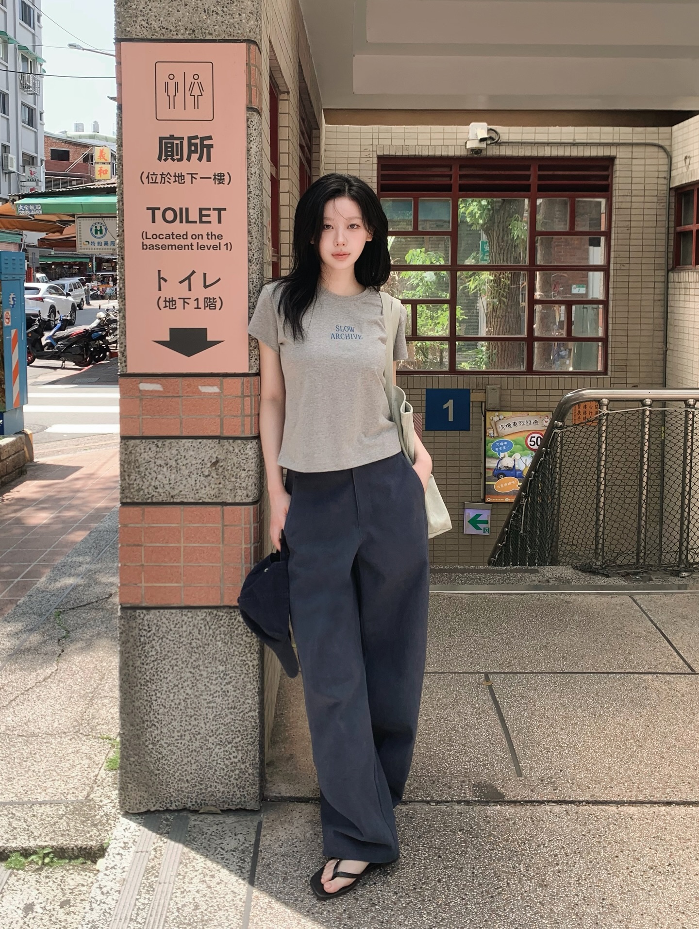 4 mẫu &aacute;o ho&agrave;n hảo để mặc đi du lịch, vừa nhẹ m&aacute;t vừa ăn ảnh- Ảnh 3.