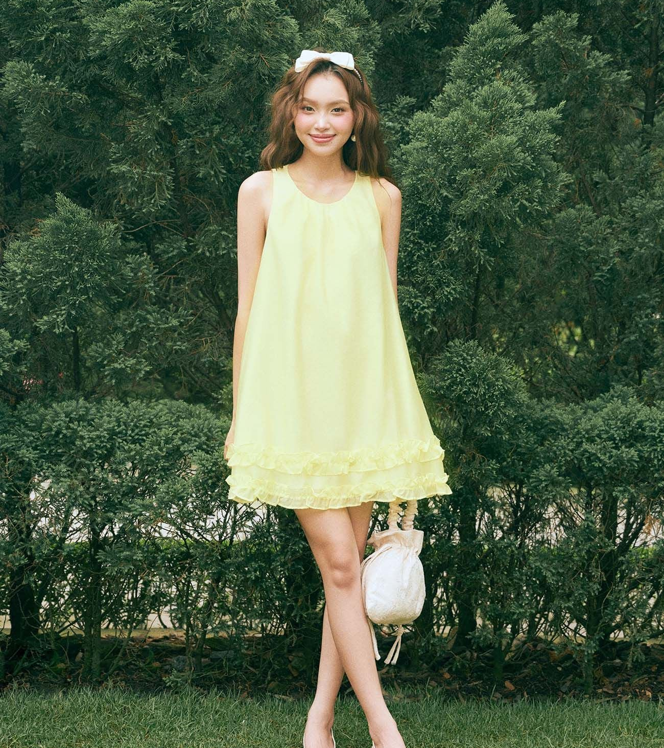 Chán diện đồ đen trắng, đổi sang 5 màu sắc này để "mặc là đẹp" suốt mùa hè- Ảnh 9. Chán diện đồ đen trắng, đổi sang 5 màu sắc này để "mặc là đẹp" suốt mùa hè- Ảnh 9.