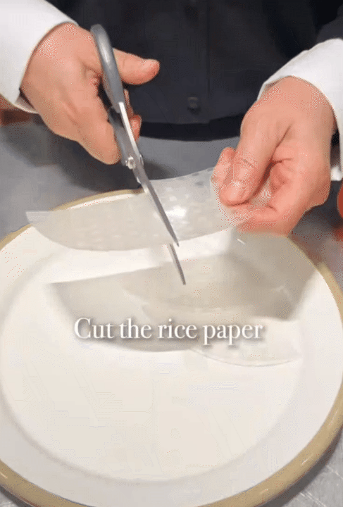 Cách dưỡng da của bà mẹ Hàn Quốc 62 tuổi: Mặt nạ bánh tráng giúp da sạch dầu mụn, dịu da tức thì trong 10 phút- Ảnh 5. Cách dưỡng da của bà mẹ Hàn Quốc 62 tuổi: Mặt nạ bánh tráng giúp da sạch dầu mụn, dịu da tức thì trong 10 phút- Ảnh 5.