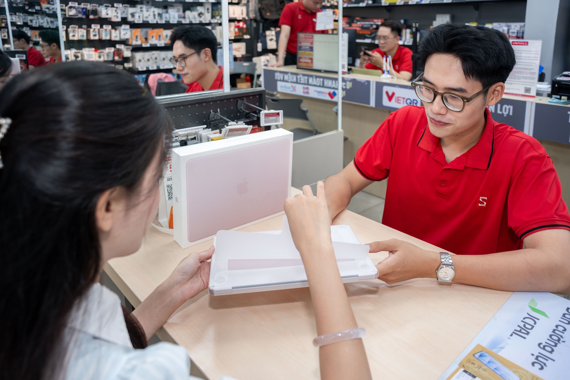 MacBook Neo l&ecirc;n kệ CellphoneS, gi&aacute; từ 16 triệu d&agrave;nh cho học sinh - sinh vi&ecirc;n- Ảnh 1.