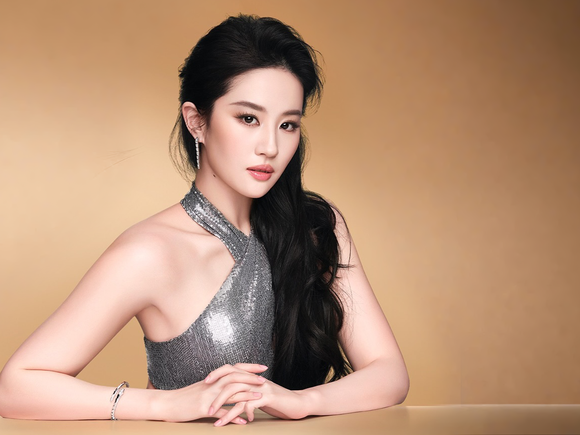 Chưa bao giờ thấy Lưu Diệc Phi sexy, gợi cảm đến vậy!- Ảnh 1. Chưa bao giờ thấy Lưu Diệc Phi sexy, gợi cảm đến vậy!- Ảnh 1.