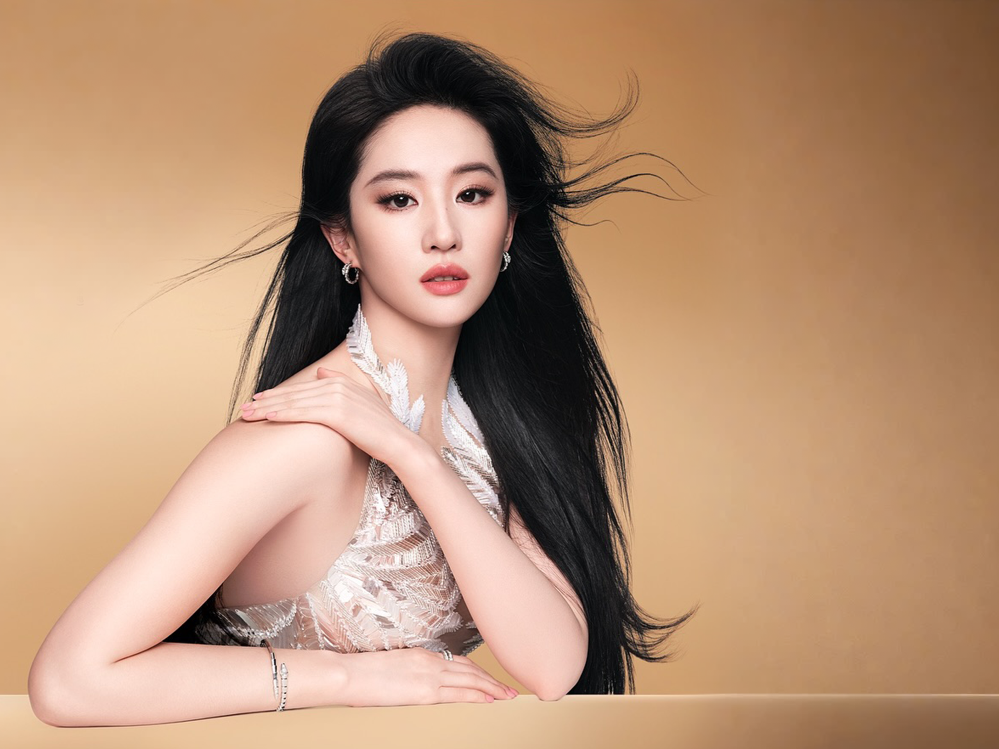 Chưa bao giờ thấy Lưu Diệc Phi sexy, gợi cảm đến vậy!- Ảnh 3. Chưa bao giờ thấy Lưu Diệc Phi sexy, gợi cảm đến vậy!- Ảnh 3.