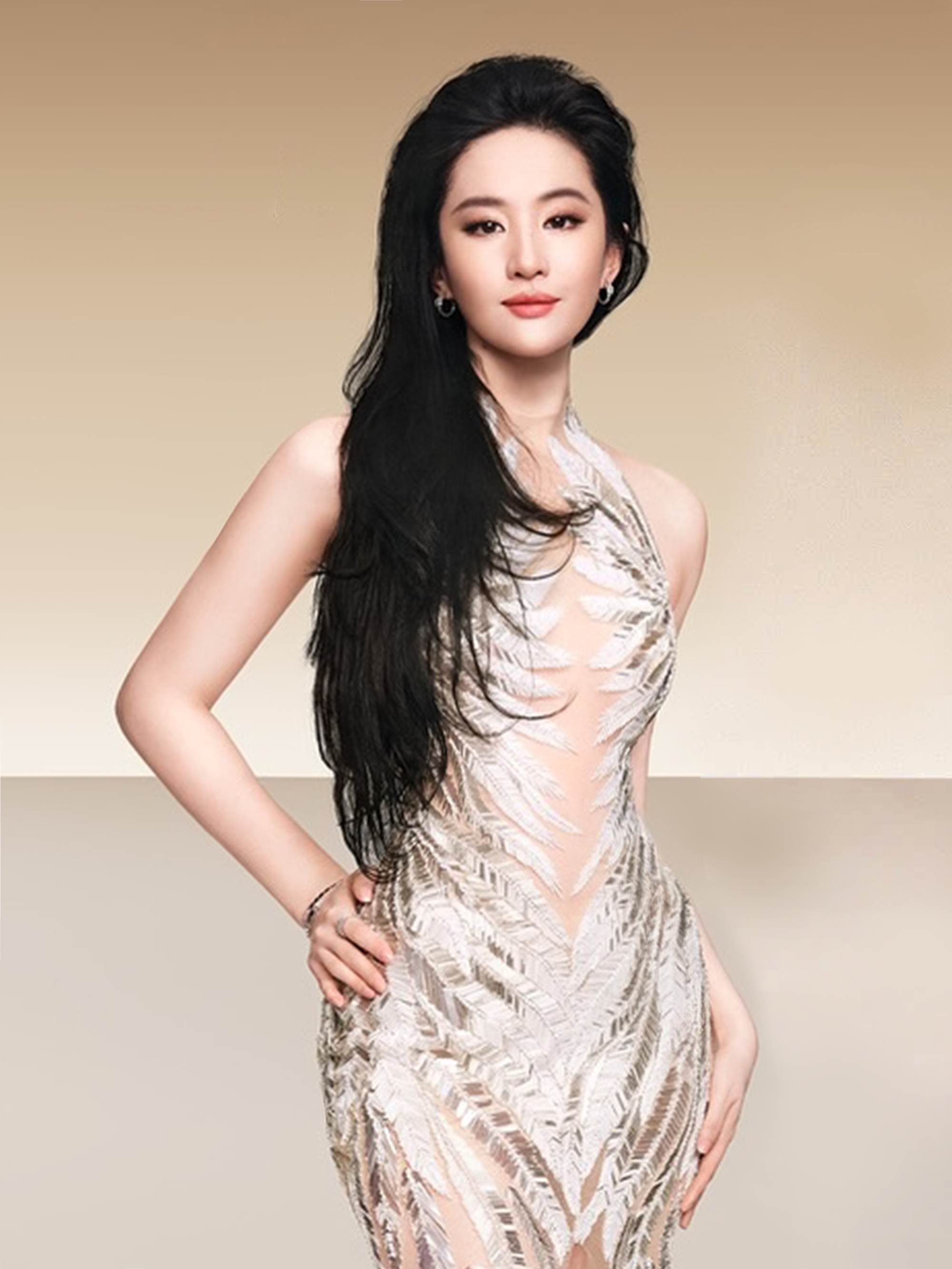 Chưa bao giờ thấy Lưu Diệc Phi sexy, gợi cảm đến vậy!- Ảnh 6. Chưa bao giờ thấy Lưu Diệc Phi sexy, gợi cảm đến vậy!- Ảnh 6.