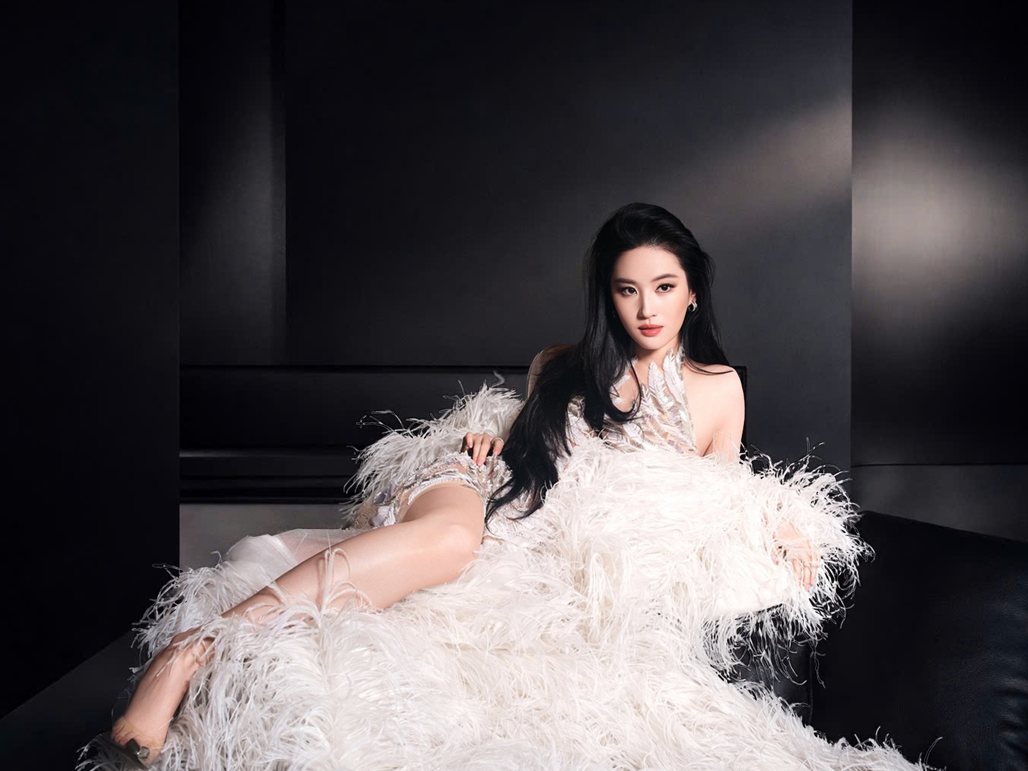 Chưa bao giờ thấy Lưu Diệc Phi sexy, gợi cảm đến vậy!- Ảnh 2. Chưa bao giờ thấy Lưu Diệc Phi sexy, gợi cảm đến vậy!- Ảnh 2.