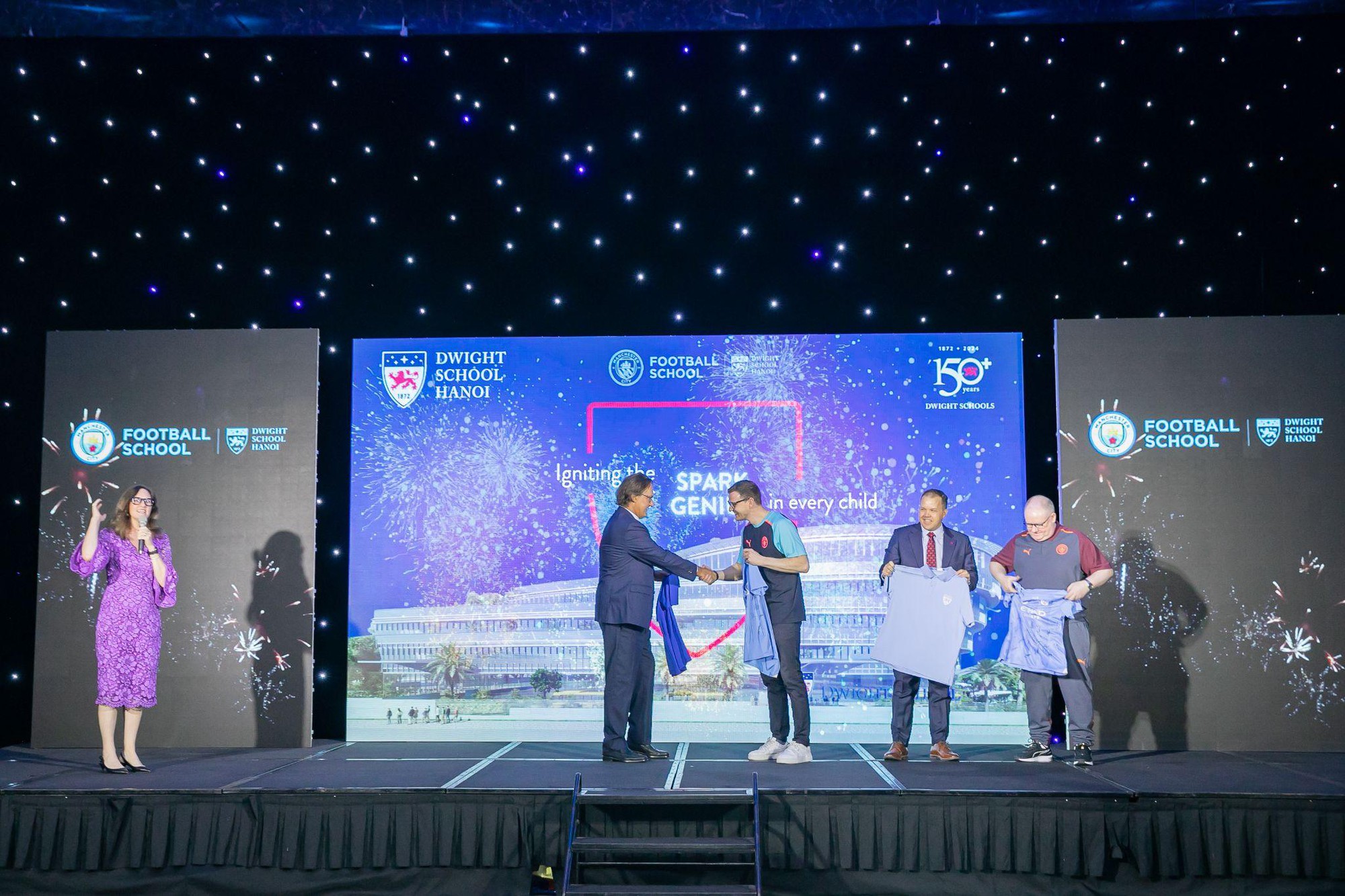 Hợp t&aacute;c độc quyền giữa Dwight School Hanoi v&agrave; City Football Group mở ra lộ tr&igrave;nh ph&aacute;t triển to&agrave;n diện cho học sinh - Ảnh 1.