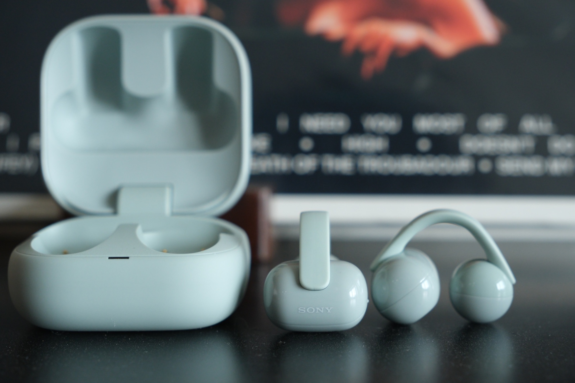 Sony Clip WF-LC900: Khi tai nghe kh&ocirc;ng c&ograve;n để &ldquo;c&aacute;ch ly&rdquo;, m&agrave; để kết nối với thế giới - Ảnh 4.