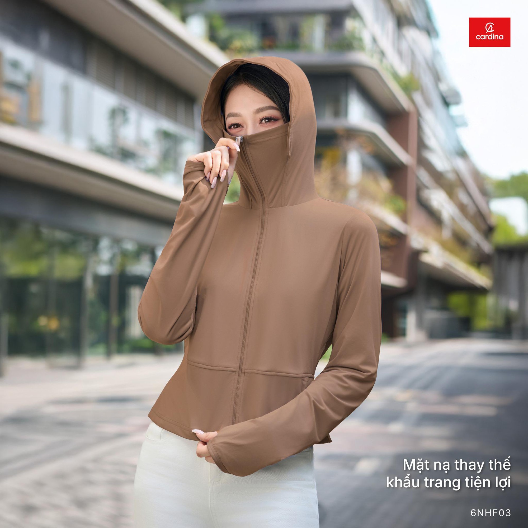 Học ngay b&iacute; k&iacute;p diện &aacute;o chống nắng mỏng nhẹ, m&aacute;t lịm của &Aacute; hậu B&ugrave;i Phương Nga - Ảnh 2.