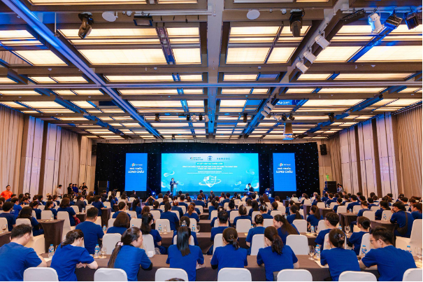 2.500 nh&agrave; thuốc Long Ch&acirc;u đồng h&agrave;nh Sandoz ph&aacute;t huy "điểm chạm y tế đầu ti&ecirc;n" n&acirc;ng cao nhận thức cộng đồng về tu&acirc;n thủ điều trị kh&aacute;ng sinh - Ảnh 2.