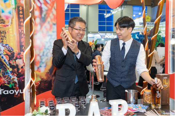 Isaac cùng khách tham quan "giải mã" sức hút Đài Loan: Điểm đến đầy cảm hứng tại VITM Hà Nội 2026 - Ảnh 3. Isaac cùng khách tham quan "giải mã" sức hút Đài Loan: Điểm đến đầy cảm hứng tại VITM Hà Nội 2026 - Ảnh 3.