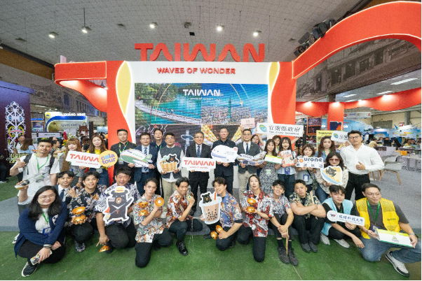 Isaac cùng khách tham quan "giải mã" sức hút Đài Loan: Điểm đến đầy cảm hứng tại VITM Hà Nội 2026 - Ảnh 4. Isaac cùng khách tham quan "giải mã" sức hút Đài Loan: Điểm đến đầy cảm hứng tại VITM Hà Nội 2026 - Ảnh 4.