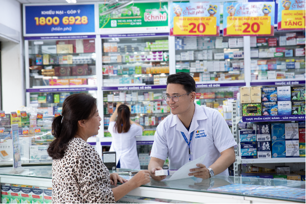 2.500 nh&agrave; thuốc Long Ch&acirc;u đồng h&agrave;nh Sandoz ph&aacute;t huy "điểm chạm y tế đầu ti&ecirc;n" n&acirc;ng cao nhận thức cộng đồng về tu&acirc;n thủ điều trị kh&aacute;ng sinh - Ảnh 6.