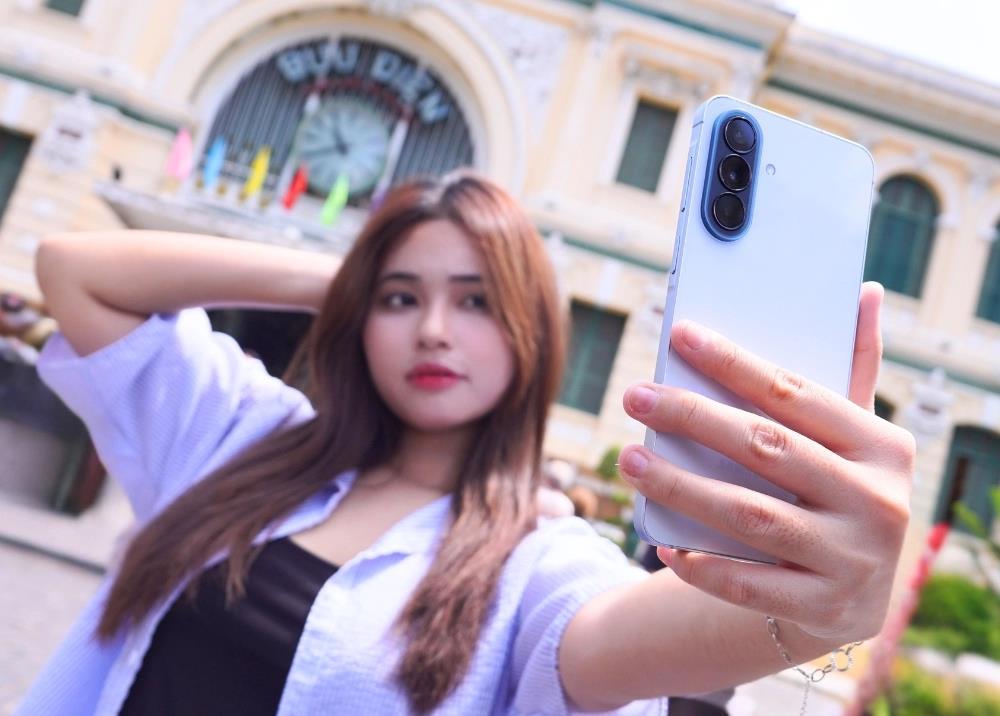 1000 phần qu&agrave; độc quyền v&agrave; v&eacute; đ&ecirc;m nhạc Samsung: Cơ hội hiếm để thấy HIEUTHUHAI, CONGB, &Aacute;nh S&aacute;ng AZA, TEZ đứng chung s&acirc;n khấu - Ảnh 4.