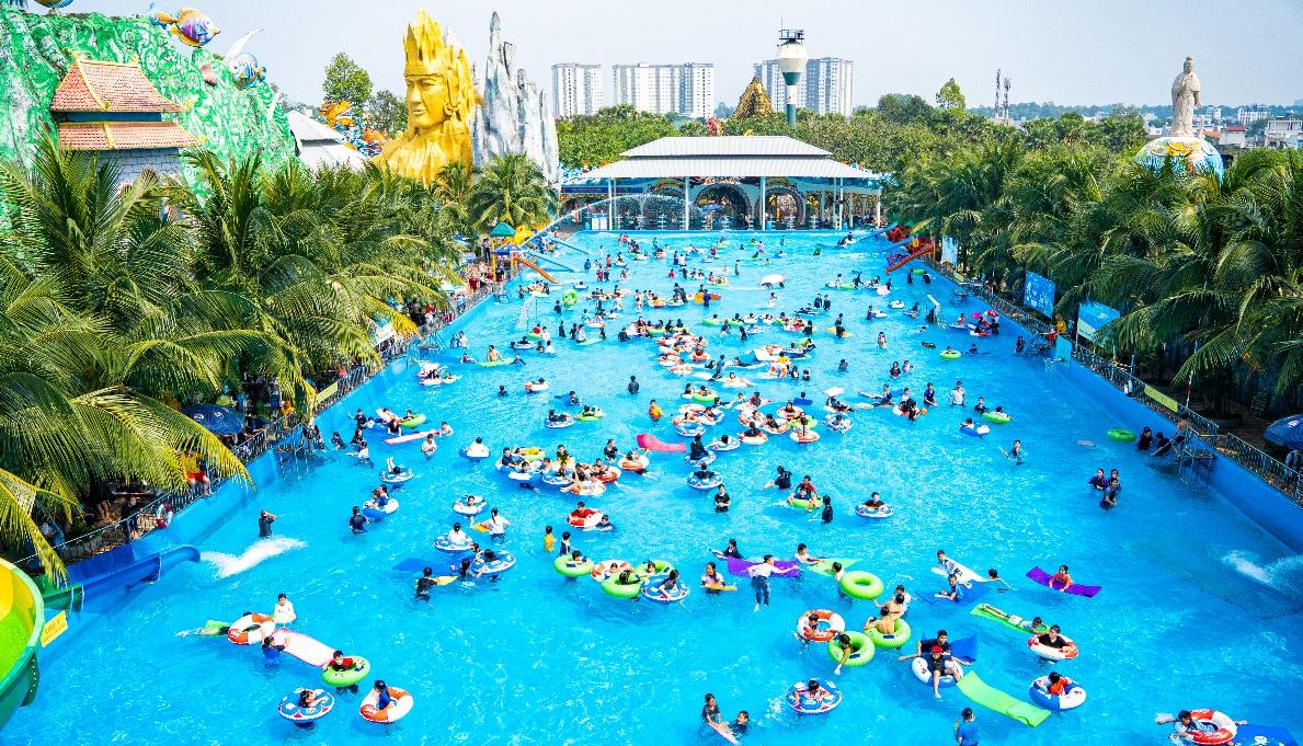 Suối Ti&ecirc;n h&uacute;t kh&aacute;ch dịp lễ với 1.000 v&eacute; miễn ph&iacute; v&agrave; 10.000 phần gạo lộc- Ảnh 3.