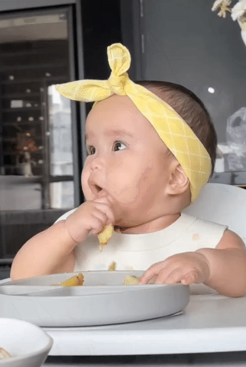 N&oacute;i kh&ocirc;ng với &eacute;p ăn, mẹ V&acirc;n - ba Huy chăm con cực kh&eacute;o, b&eacute; Gạo vẫn h&aacute;u ăn, m&ecirc; ăn dặm mỗi ng&agrave;y- Ảnh 7.