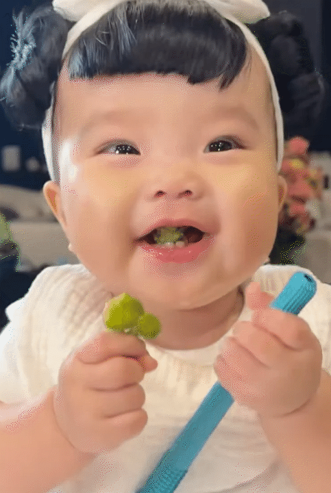 N&oacute;i kh&ocirc;ng với &eacute;p ăn, mẹ V&acirc;n - ba Huy chăm con cực kh&eacute;o, b&eacute; Gạo vẫn h&aacute;u ăn, m&ecirc; ăn dặm mỗi ng&agrave;y- Ảnh 6.