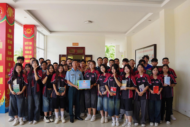 Sư đo&agrave;n 377 tổ chức &ldquo;Kh&ocirc;ng gian văn h&oacute;a s&aacute;ch v&agrave; người chiến sĩ canh trời&rdquo; năm 2026 - Ảnh 2.