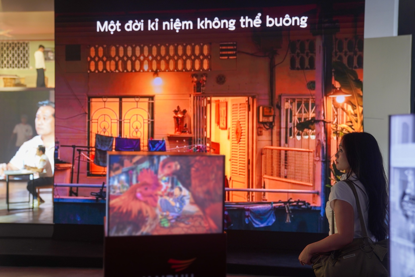 Văn Ph&uacute; kể chuyện &ldquo;vị nh&acirc;n sinh&rdquo; qua triển l&atilde;m đa gi&aacute;c quan - Ảnh 3.