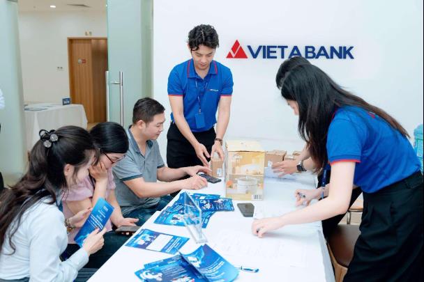 VietABank b&aacute;o l&atilde;i qu&yacute; I/2026 tăng 44%, thu dịch vụ tiếp tục bứt tốc - Ảnh 1.