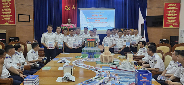 Tuổi trẻ Hải đo&agrave;n 11 (Bộ Tư lệnh V&ugrave;ng Cảnh s&aacute;t biển 1) s&ocirc;i nổi hưởng ứng ng&agrave;y s&aacute;ch v&agrave; văn h&oacute;a đọc Việt Nam năm 2026 - Ảnh 1.