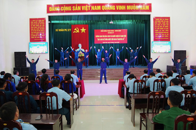 Sư đo&agrave;n 377 tổ chức &ldquo;Kh&ocirc;ng gian văn h&oacute;a s&aacute;ch v&agrave; người chiến sĩ canh trời&rdquo; năm 2026 - Ảnh 7.