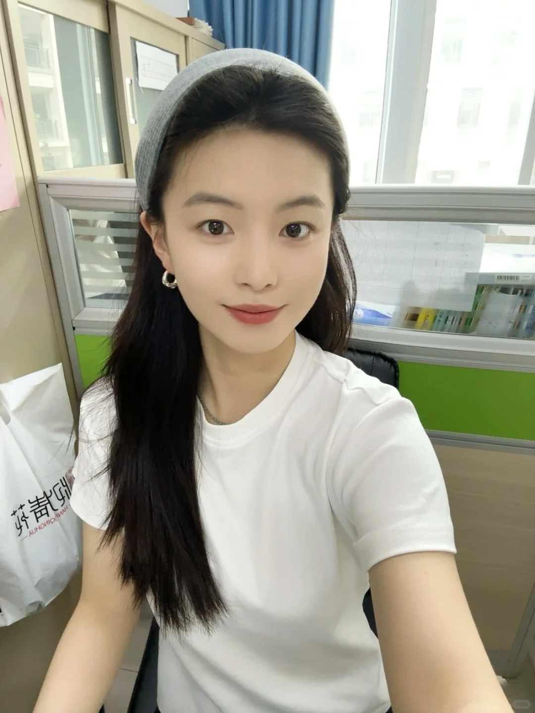 8 giờ ở công sở, chăm da kiểu này để luôn tươi tắn, không lo xuống sắc giữa ngày - Ảnh 2.