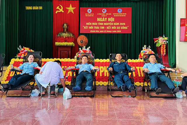 Ph&aacute;t huy phẩm chất Bộ đội Cụ Hồ từ h&agrave;nh động hiến m&aacute;u nh&acirc;n đạo &ldquo;Kết nối tr&aacute;i tim-kết nối sự sống&rdquo;

- Ảnh 5.