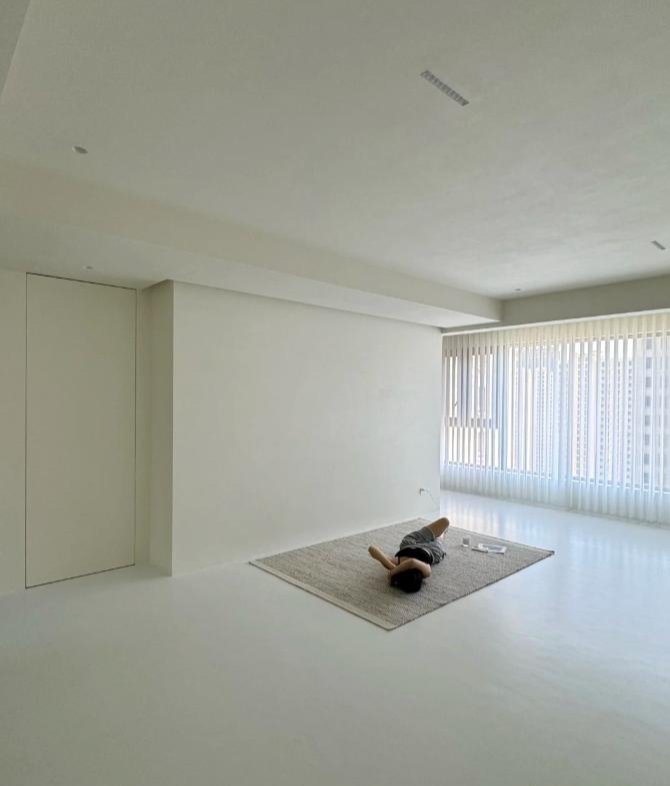 Nh&agrave; kh&ocirc;ng sofa, kh&ocirc;ng tivi, kh&aacute;ch đến cũng&hellip; kh&ocirc;ng muốn ngồi l&acirc;u: Xu hướng sống tối giản đang thay đổi c&aacute;ch nhiều người thiết kế tổ ấm - Ảnh 1.