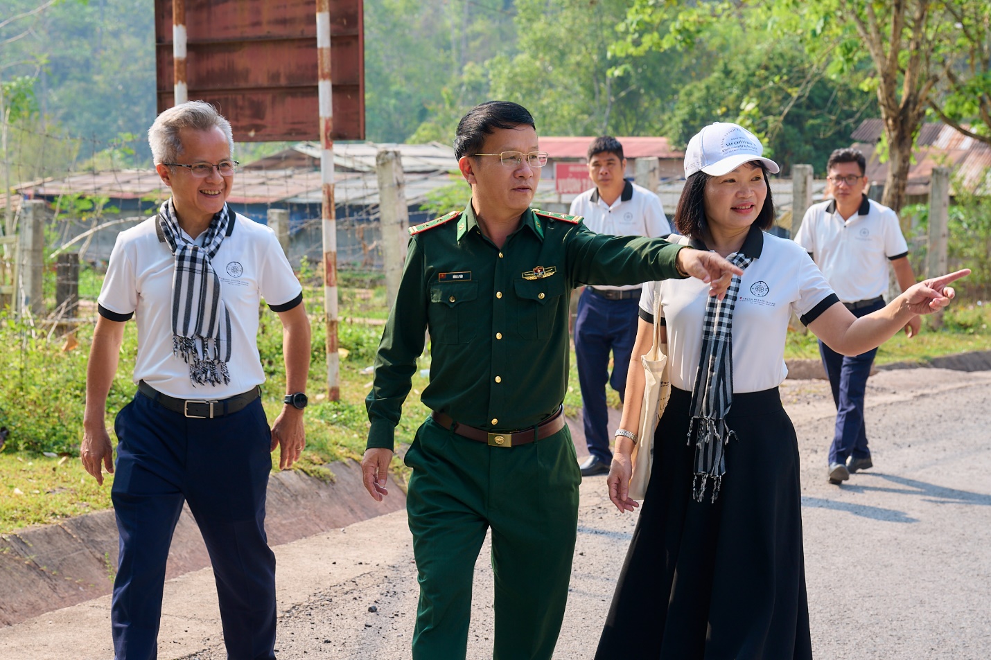 H&agrave;nh tr&igrave;nh Từ Tr&aacute;i Tim &ndash; L&ecirc;n bi&ecirc;n giới trao kh&aacute;t vọng, lan tỏa tri thức - Ảnh 11.