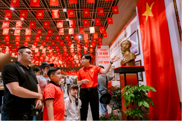 N&uacute;i B&agrave; Đen dịp lễ Giỗ Tổ v&agrave; 30/4: Đi chợ bằng l&aacute; v&agrave; "xuy&ecirc;n kh&ocirc;ng" về thời chiến - Ảnh 3.