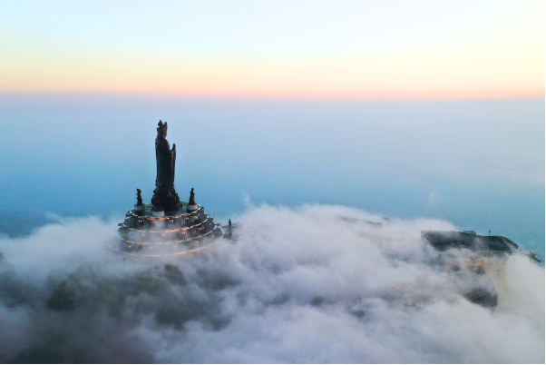 N&uacute;i B&agrave; Đen dịp lễ Giỗ Tổ v&agrave; 30/4: Đi chợ bằng l&aacute; v&agrave; "xuy&ecirc;n kh&ocirc;ng" về thời chiến - Ảnh 5.
