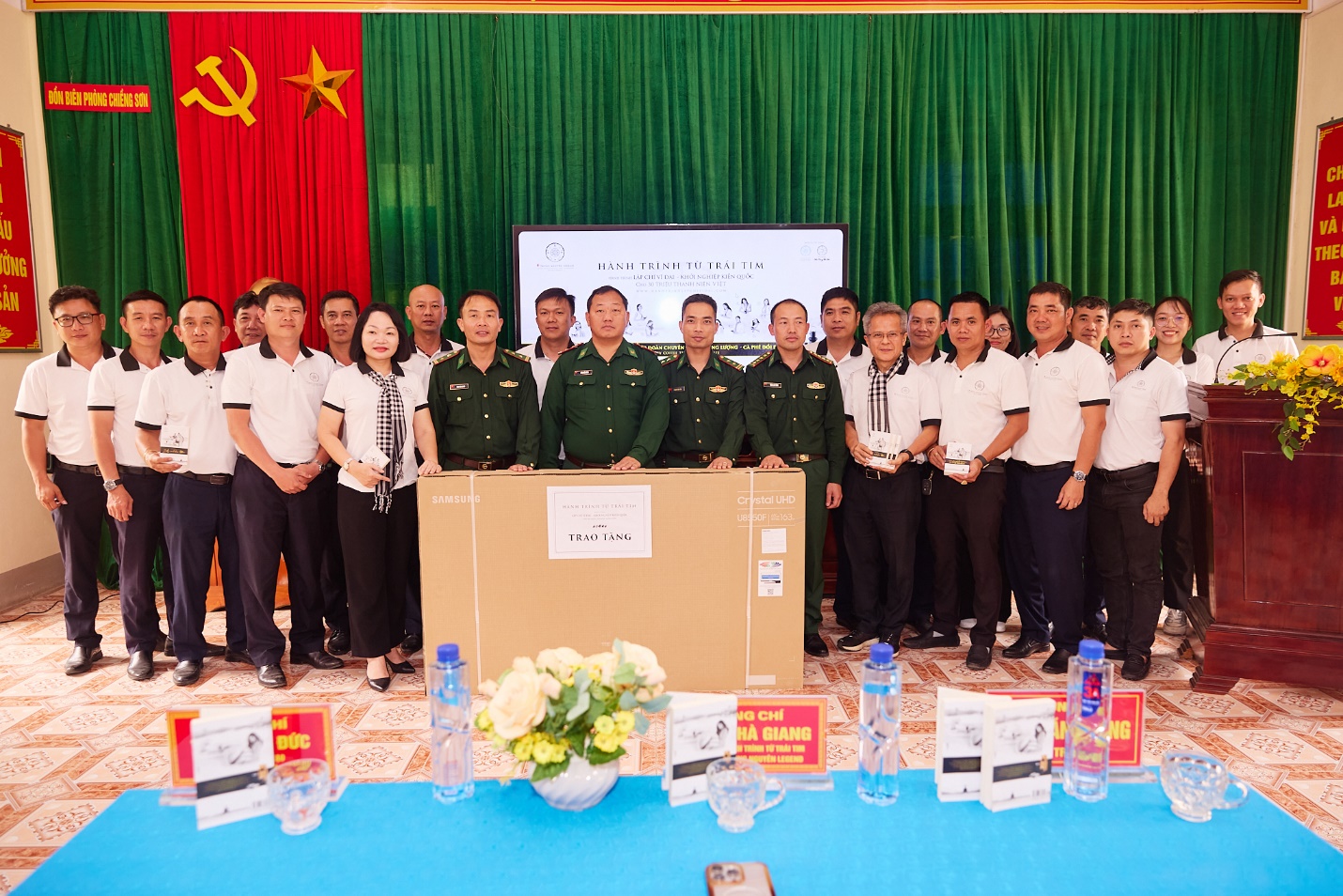 H&agrave;nh tr&igrave;nh Từ Tr&aacute;i Tim &ndash; L&ecirc;n bi&ecirc;n giới trao kh&aacute;t vọng, lan tỏa tri thức - Ảnh 8.