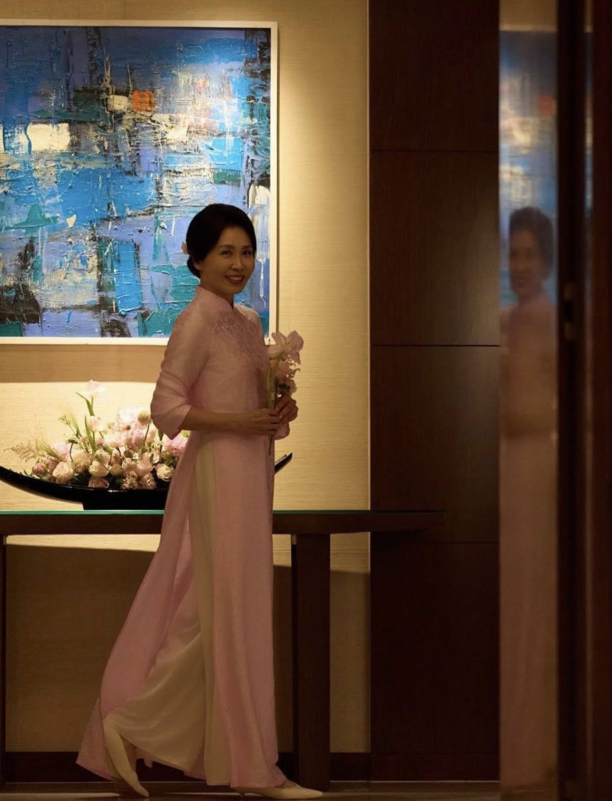 Phu nh&acirc;n Tổng B&iacute; thư, Chủ tịch nước T&ocirc; L&acirc;m tặng &Aacute;o d&agrave;i cho Phu nh&acirc;n Tổng thống H&agrave;n Quốc: Nhiều khung h&igrave;nh đẹp mỹ m&atilde;n trong chuyến thăm- Ảnh 13.