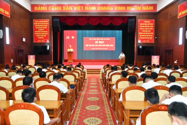 S&ocirc;i nổi Hội thi b&aacute;o c&aacute;o vi&ecirc;n giỏi tại Bộ Tư lệnh V&ugrave;ng Cảnh s&aacute;t biển 4 - Ảnh 1.