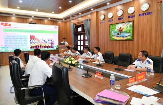 S&ocirc;i nổi Hội thi b&aacute;o c&aacute;o vi&ecirc;n giỏi tại Bộ Tư lệnh V&ugrave;ng Cảnh s&aacute;t biển 4 - Ảnh 3.