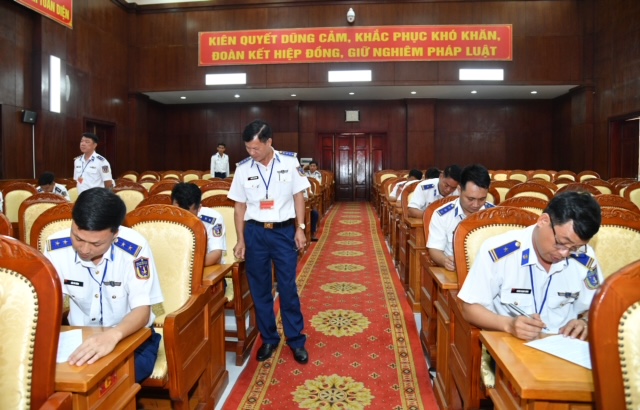 S&ocirc;i nổi Hội thi b&aacute;o c&aacute;o vi&ecirc;n giỏi tại Bộ Tư lệnh V&ugrave;ng Cảnh s&aacute;t biển 4 - Ảnh 4.