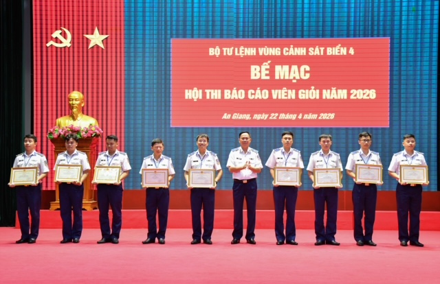 S&ocirc;i nổi Hội thi b&aacute;o c&aacute;o vi&ecirc;n giỏi tại Bộ Tư lệnh V&ugrave;ng Cảnh s&aacute;t biển 4 - Ảnh 5.