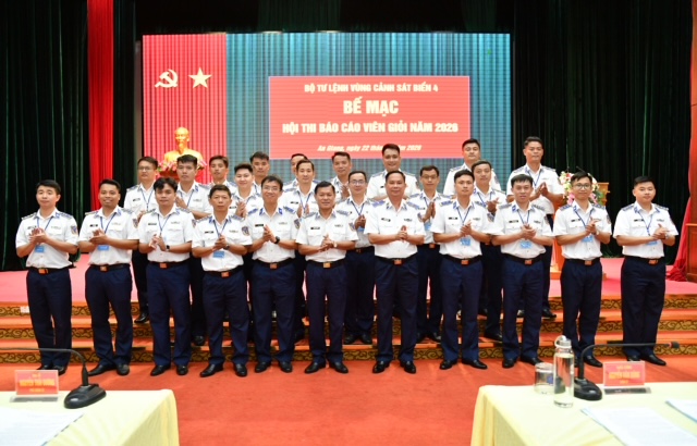 S&ocirc;i nổi Hội thi b&aacute;o c&aacute;o vi&ecirc;n giỏi tại Bộ Tư lệnh V&ugrave;ng Cảnh s&aacute;t biển 4 - Ảnh 7.
