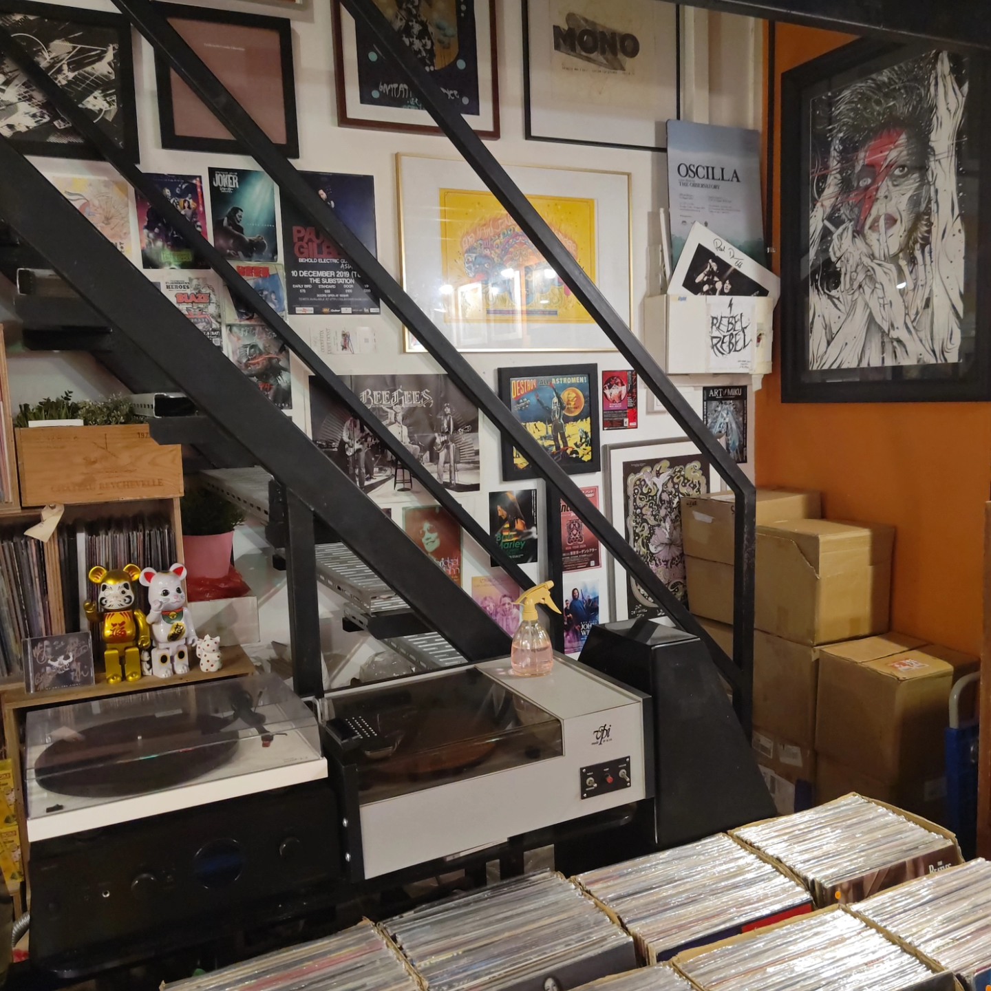 Săn &ldquo;kho b&aacute;u&rdquo; giữa l&ograve;ng Singapore: Từ đĩa than vinyl, đồ vintage đến những vật phẩm sưu tầm c&oacute; 1-0-2- Ảnh 4.
