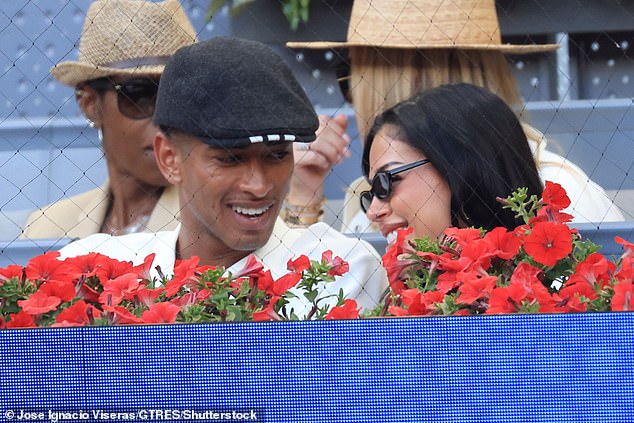 Paparazzi tóm dính ngôi sao bóng đá hẹn hò chị đẹp ở sân tennis - Ảnh 4.