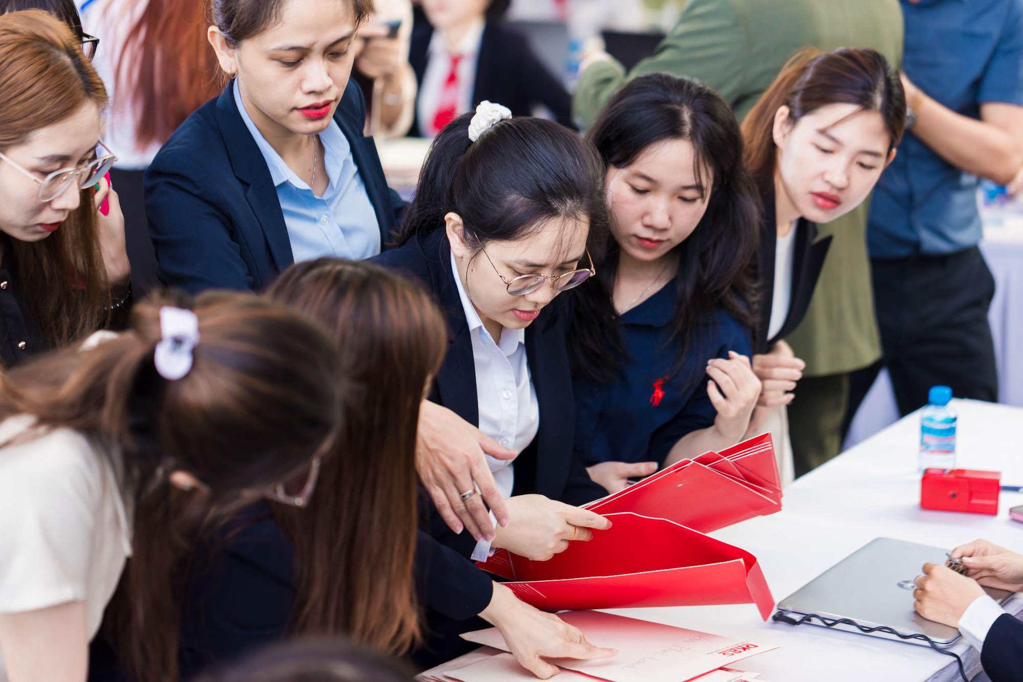 The Emerald Garden View b&ugrave;ng nổ giao dịch nhờ nhu cầu ở thực - Ảnh 1.