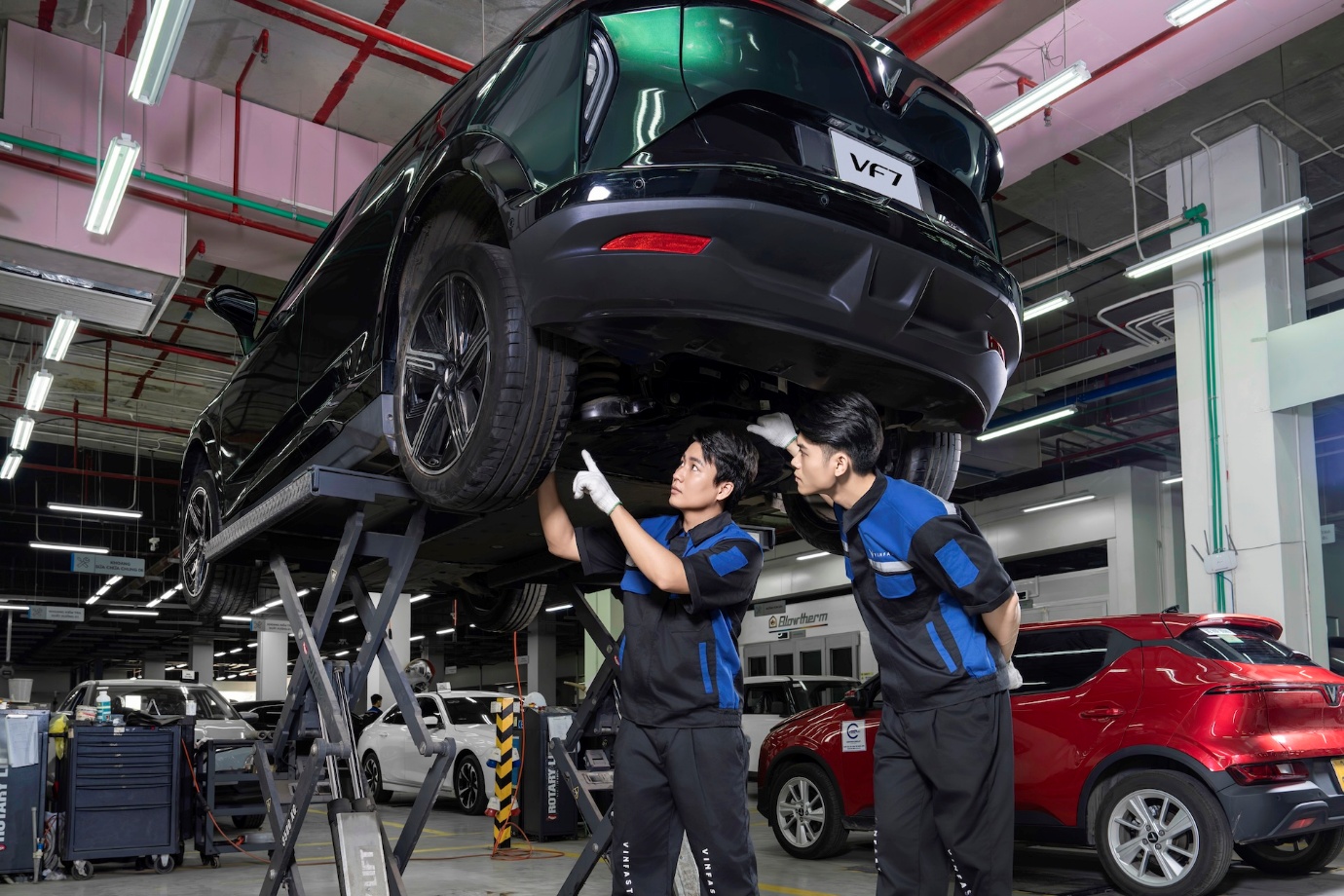 Ở v&ugrave;ng n&uacute;i s&acirc;u vẫn được hỗ trợ kịp thời, dịch vụ hậu m&atilde;i VinFast &ldquo;ghi điểm&rdquo; với người d&ugrave;ng Việt - Ảnh 1.