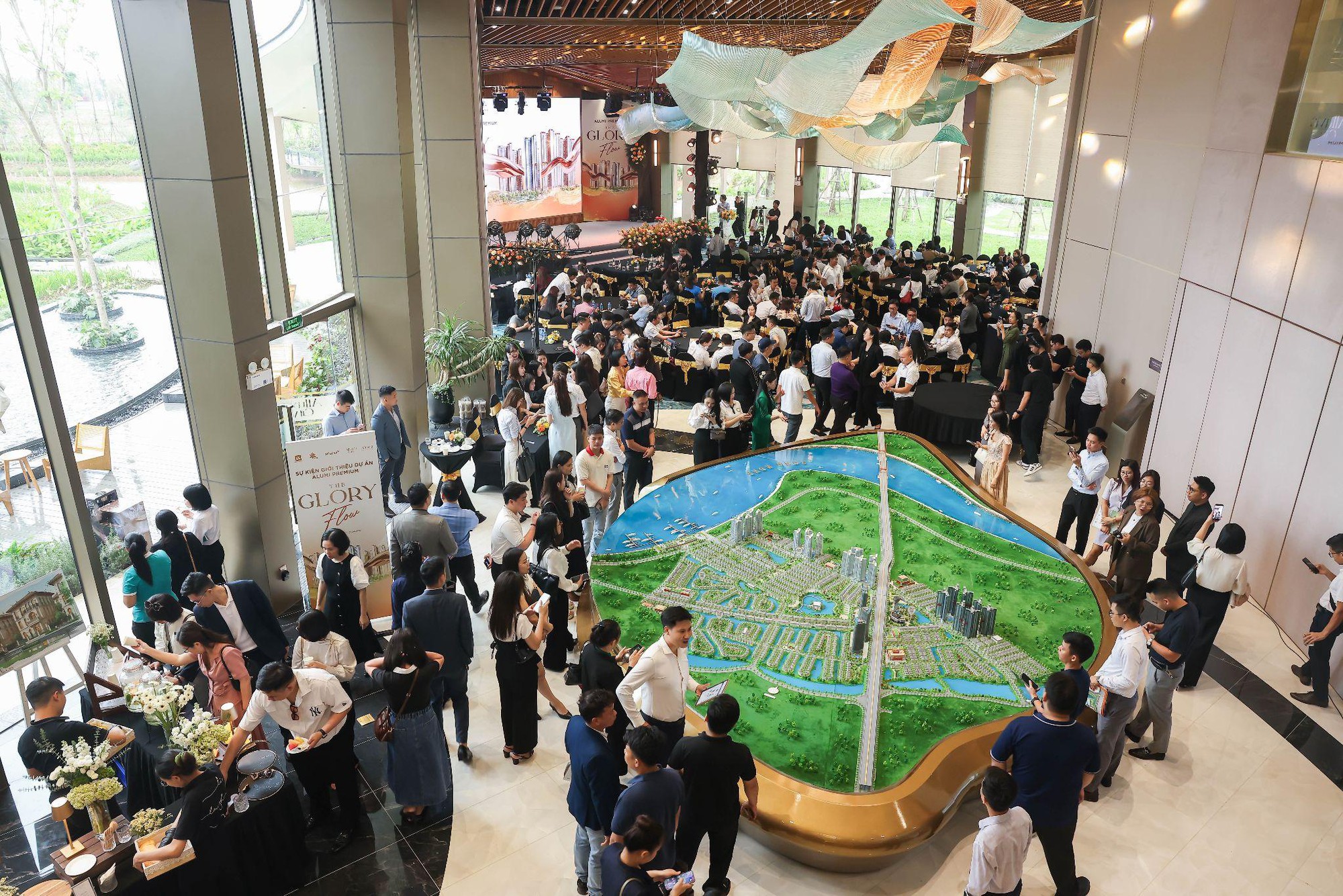 H&agrave;ng trăm kh&aacute;ch h&agrave;ng "đổ bộ" sự kiện giới thiệu t&ograve;a Alumi Premium 4- Ảnh 1.