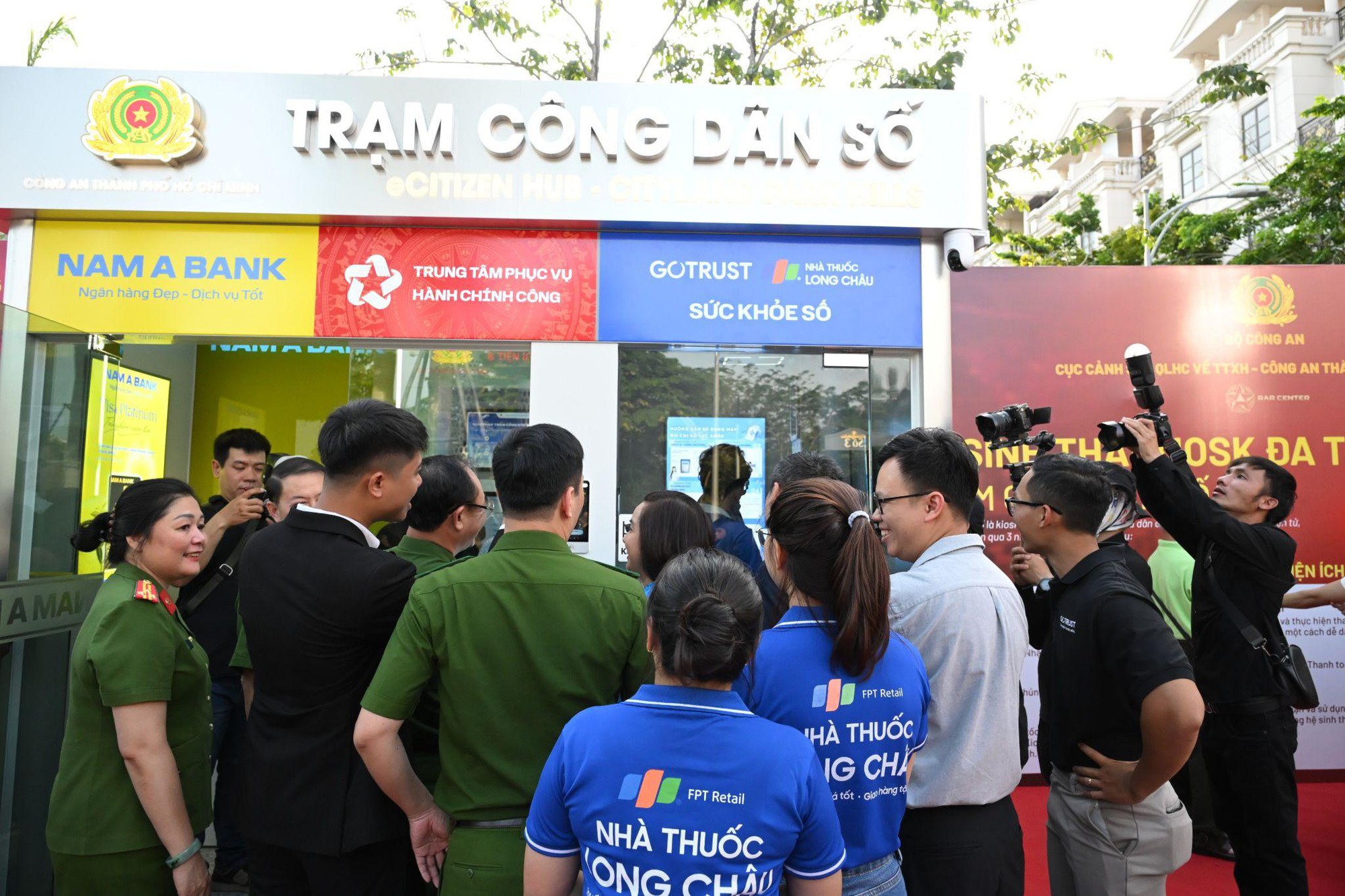 Sử dụng dịch vụ y tế thuận tiện tại Trạm C&ocirc;ng d&acirc;n số nhờ định danh điện tử- Ảnh 12.