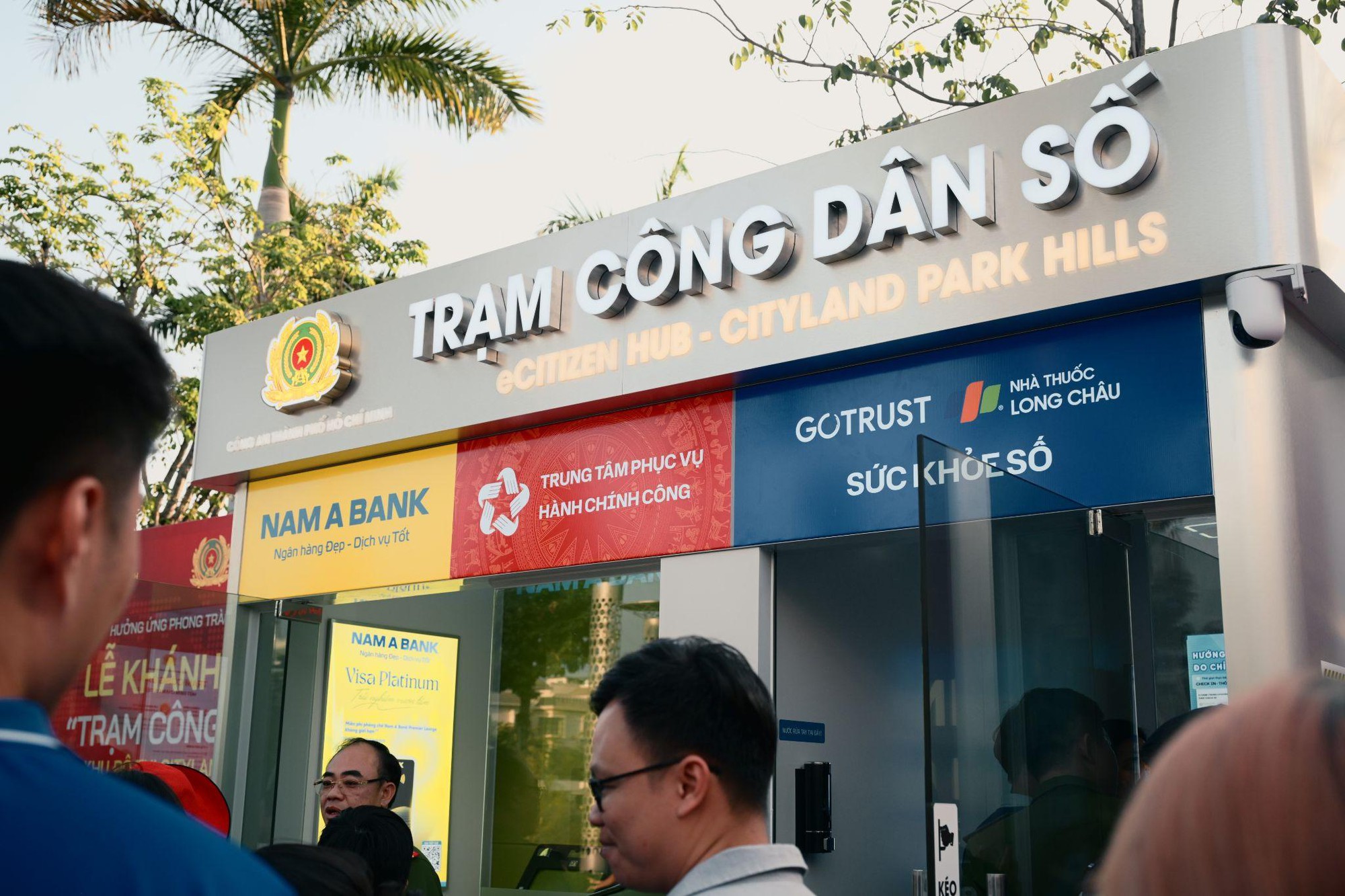 Sử dụng dịch vụ y tế thuận tiện tại Trạm C&ocirc;ng d&acirc;n số nhờ định danh điện tử- Ảnh 3.