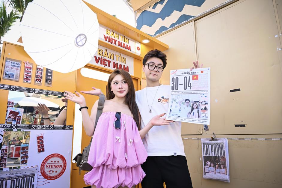 Đ&ecirc;m khai trương VUI-Fest C&aacute;t B&agrave;: H&agrave;ng ngh&igrave;n du kh&aacute;ch &ldquo;đổ bộ&rdquo;, vịnh trung t&acirc;m rực s&aacute;ng kh&ocirc;ng ngủ- Ảnh 3.